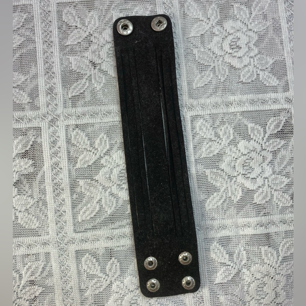 🌷 Y2K 🌷 Suede Type Black and Silver Crystal Snap Button Bracelet - Picture 8 of 8